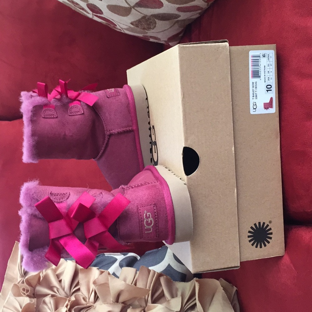 Little girl ugg boots size 10